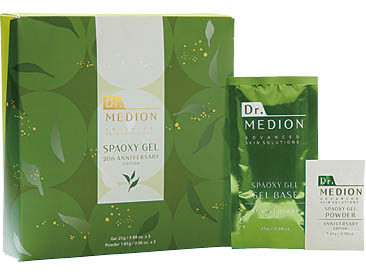 スパオキシジェル 20th アニバーサリー ３回分（カップ・スパチュラ入り）￥4,400／メディオン・リサーチ・ラボラトリーズ（限定）